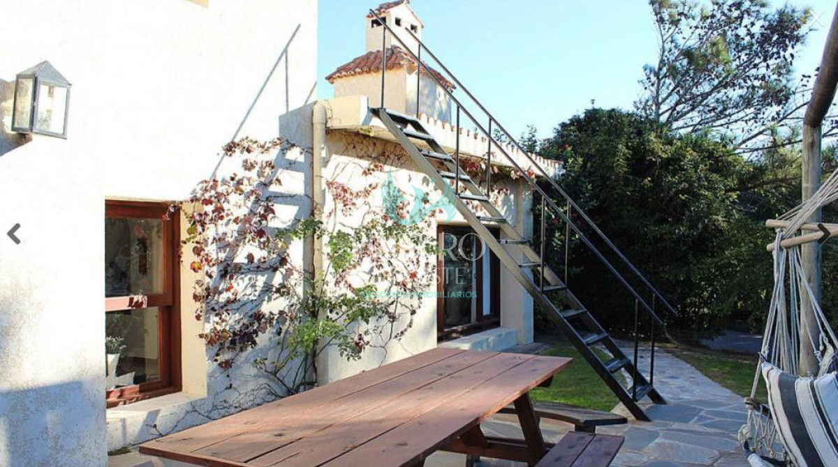 Casa ID.398 - Casa en Golf 4 Dorm 3 baños 1318mts2 en el Golf