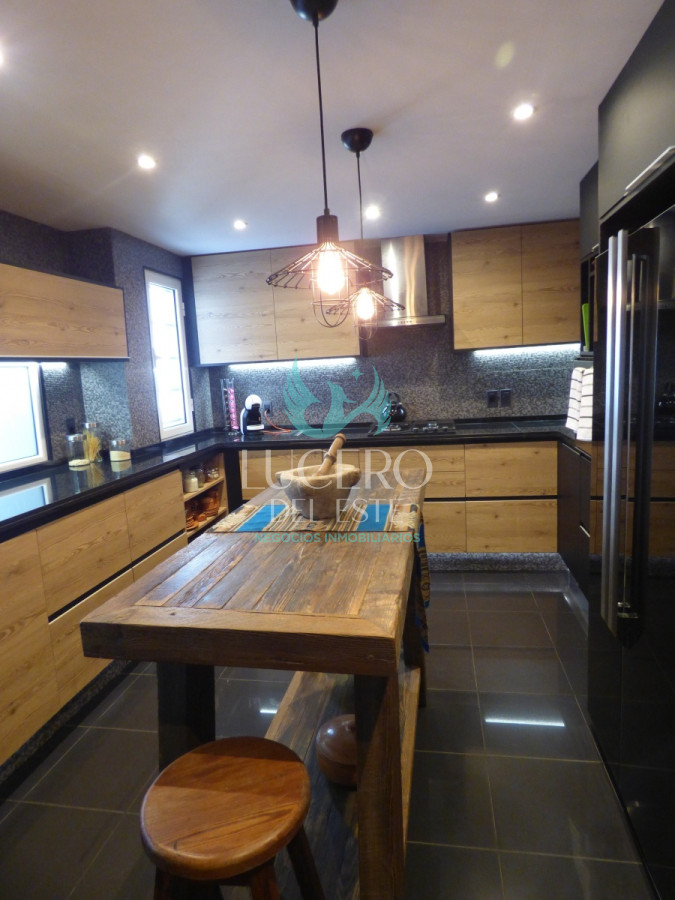 Casa ID.248 - Vendo Casa 6 Dorm 7 Baños Exclusiva, Frente al Mar