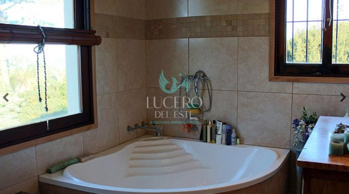 Casa ID.398 - Casa en Golf 4 Dorm 3 baños 1318mts2 en el Golf