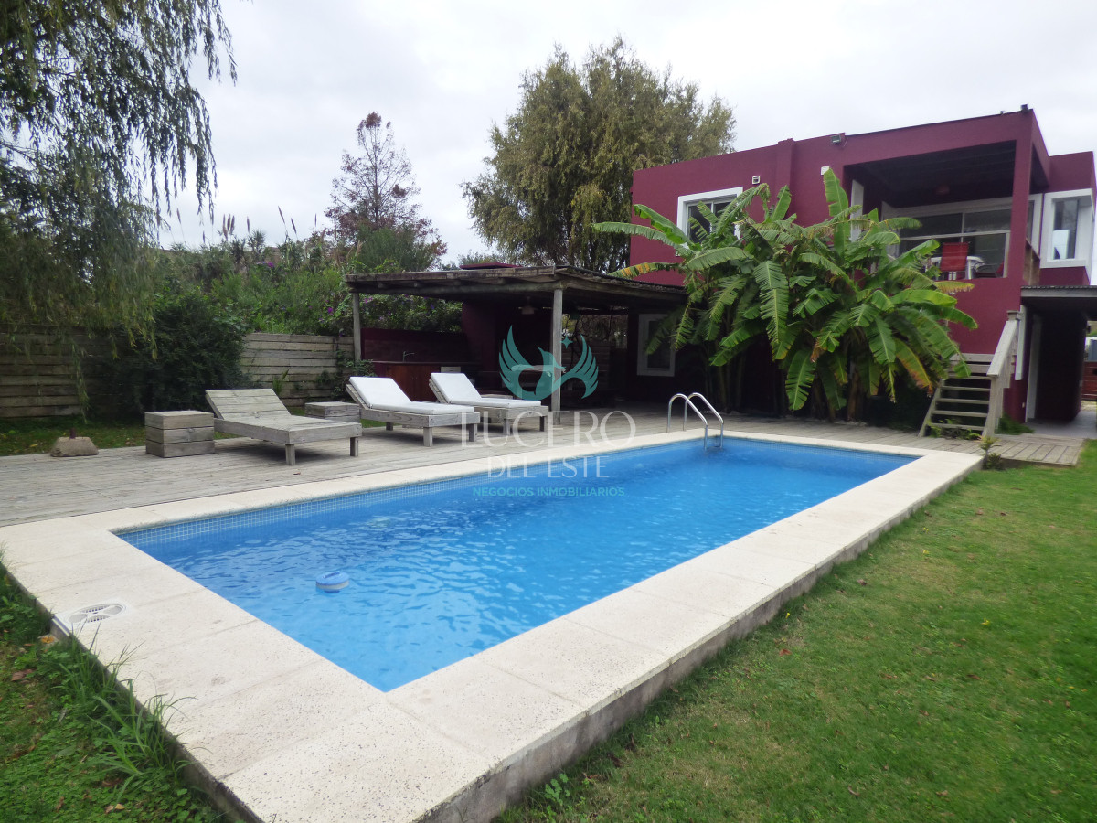 Casa ID.1541 - ALQUILO casa de 3 Dorm en el Tesoro