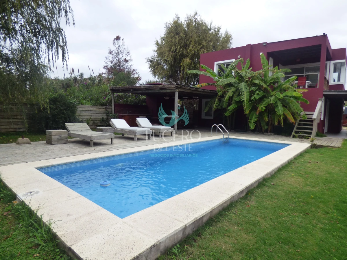 Casa ID.1541 - ALQUILO casa de 3 Dorm en el Tesoro