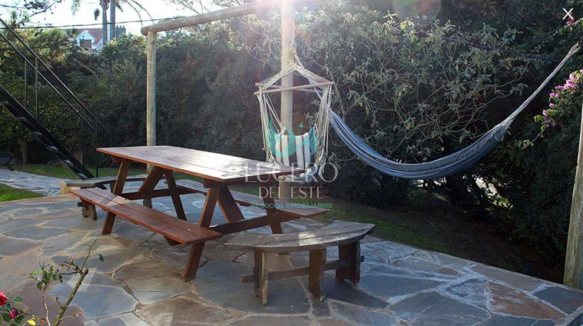 Casa ID.398 - Casa en Golf 4 Dorm 3 baños 1318mts2 en el Golf