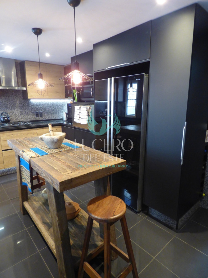 Casa ID.248 - Vendo Casa 6 Dorm 7 Baños Exclusiva, Frente al Mar