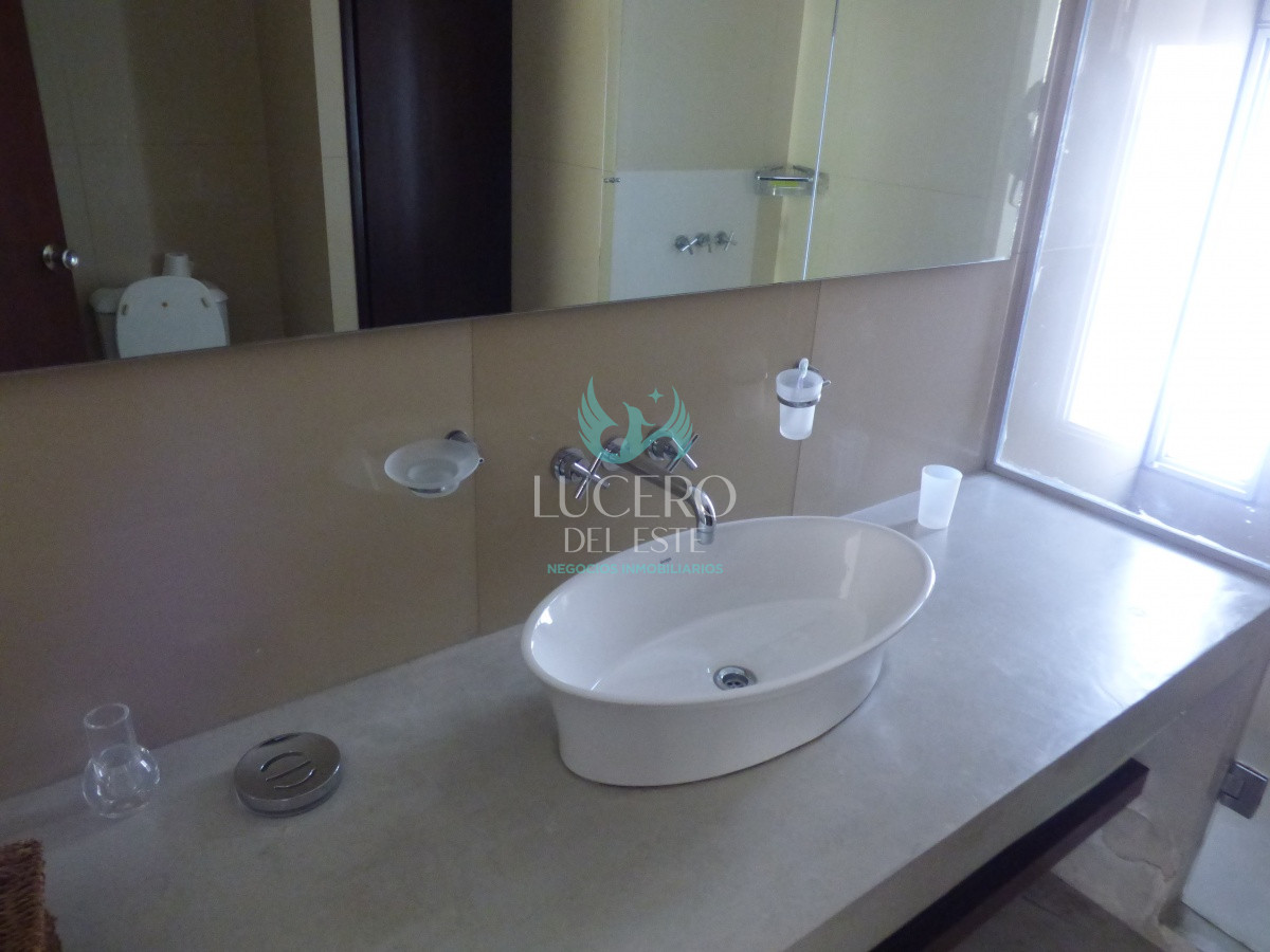 Casa ID.68 - Alquilo Casa 3 Dormitorios más Dependencia de Servicio 