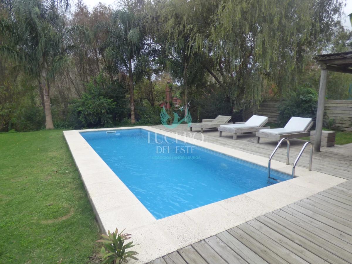 Casa ID.1541 - ALQUILO casa de 3 Dorm en el Tesoro