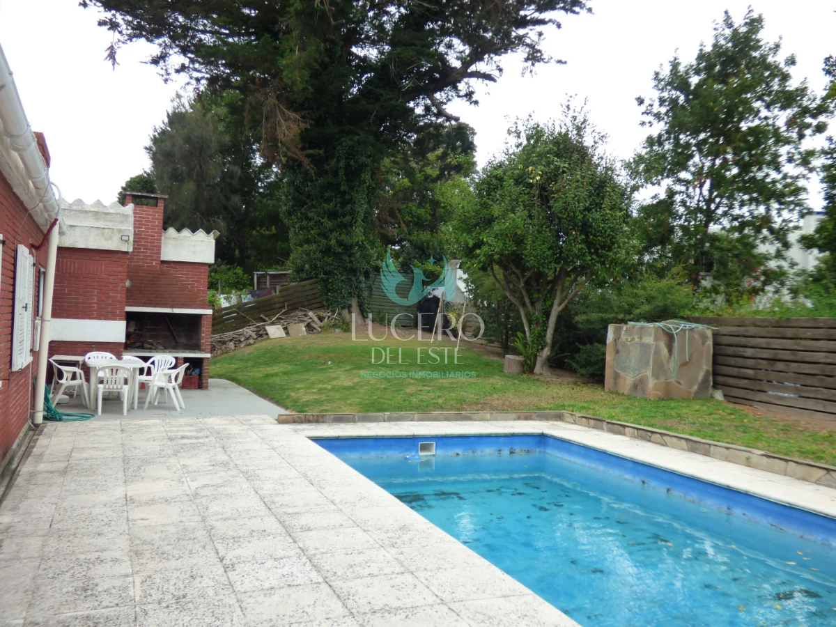 Casa ID.1713 - Alquiler anual casa de 5 Dorm 3 Baños 