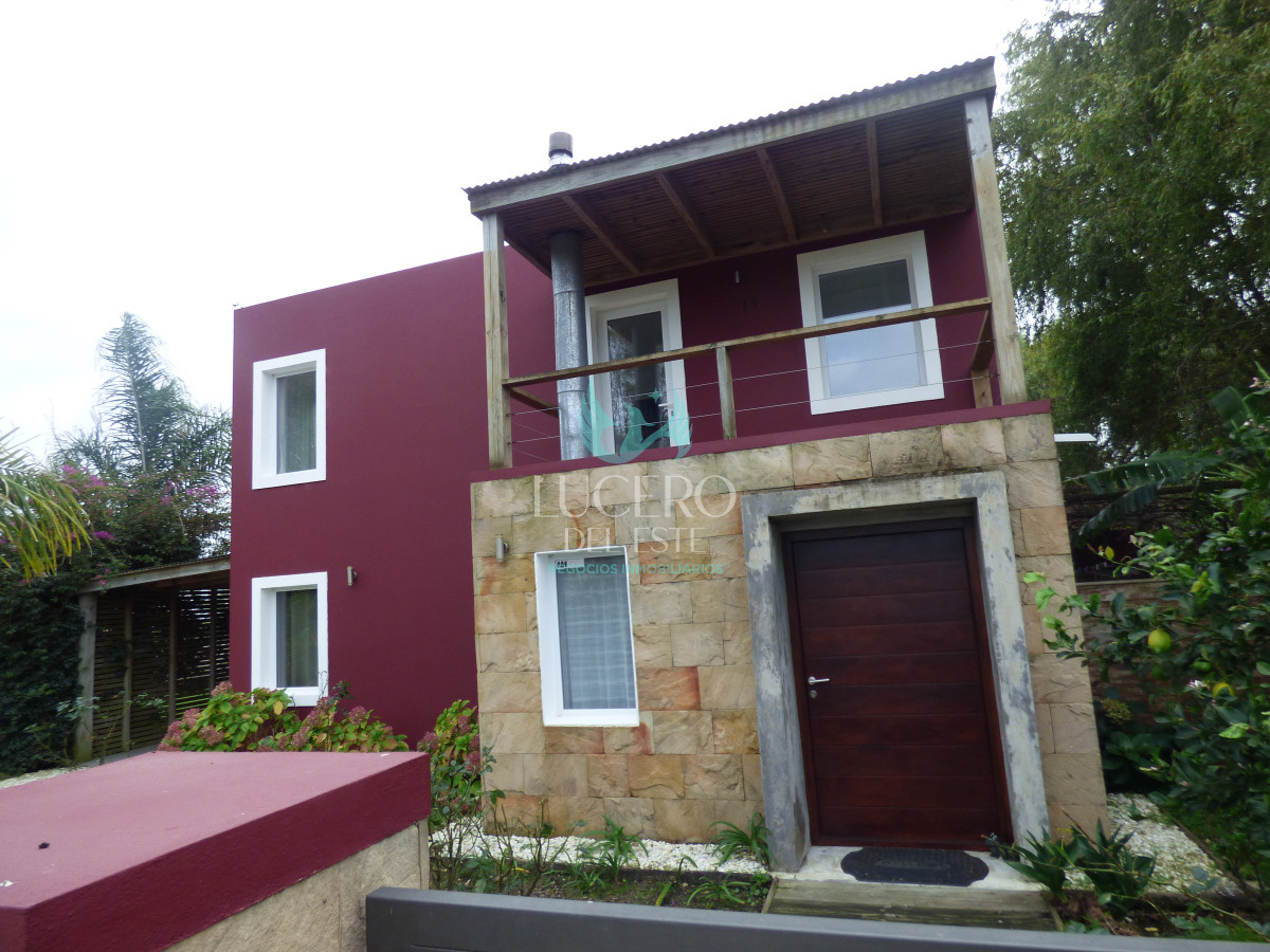 Casa ID.1541 - ALQUILO casa de 3 Dorm en el Tesoro