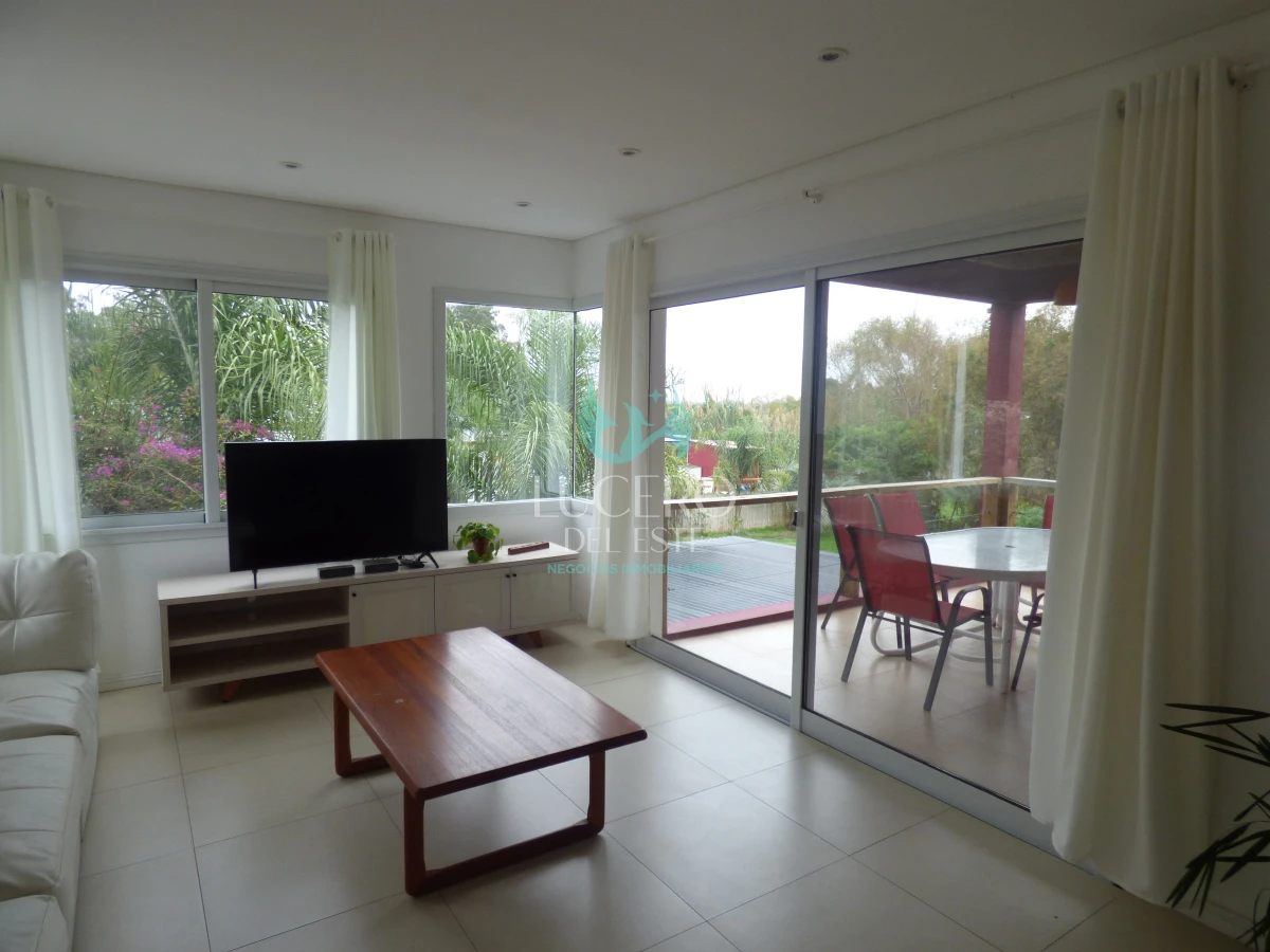 Casa ID.1541 - ALQUILO casa de 3 Dorm en el Tesoro