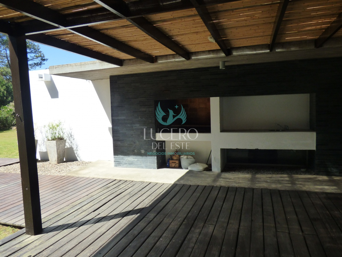 Casa ID.68 - Alquilo Casa 3 Dormitorios más Dependencia de Servicio 