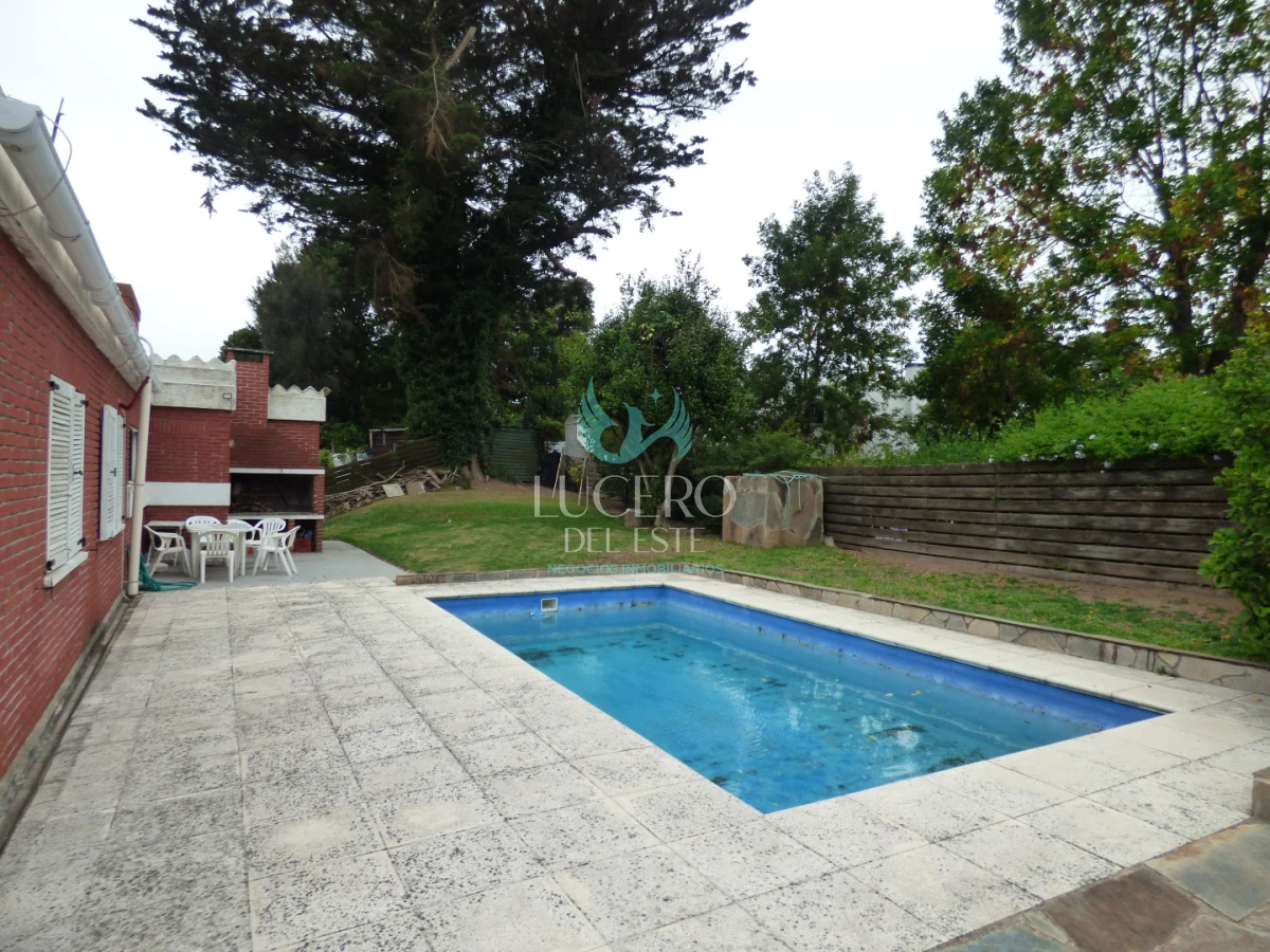 Casa ID.1713 - Alquiler anual casa de 5 Dorm 3 Baños 