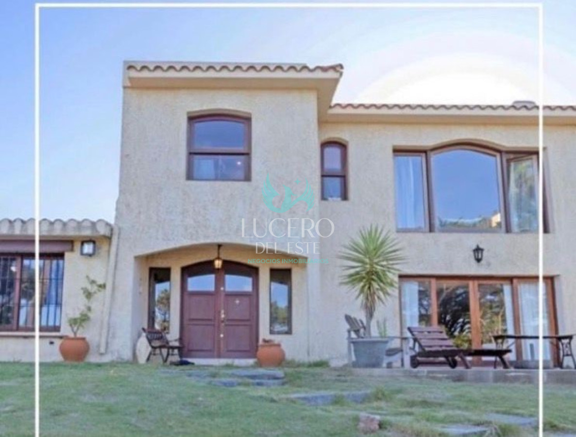 Casa ID.398 - Casa en Golf 4 Dorm 3 baños 1318mts2 en el Golf