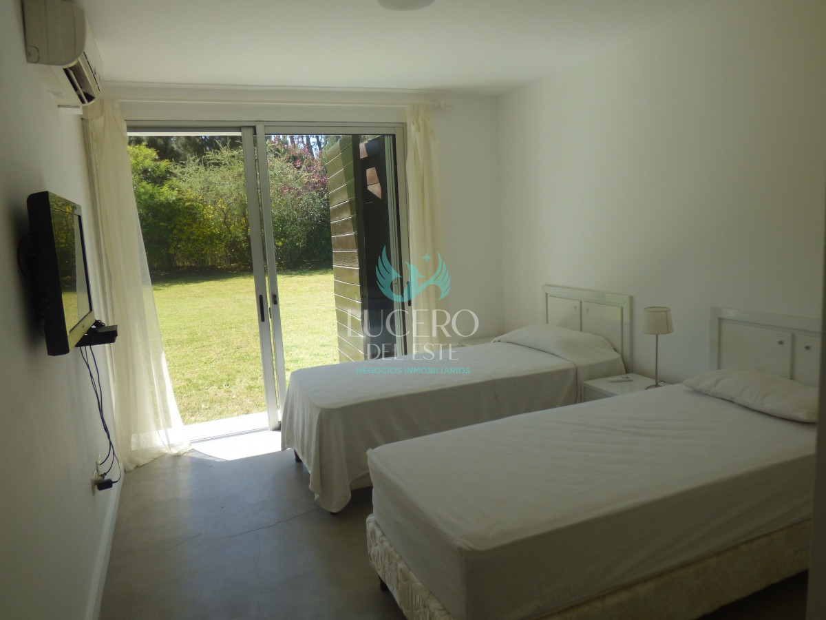 Casa ID.68 - Alquilo Casa 3 Dormitorios más Dependencia de Servicio 