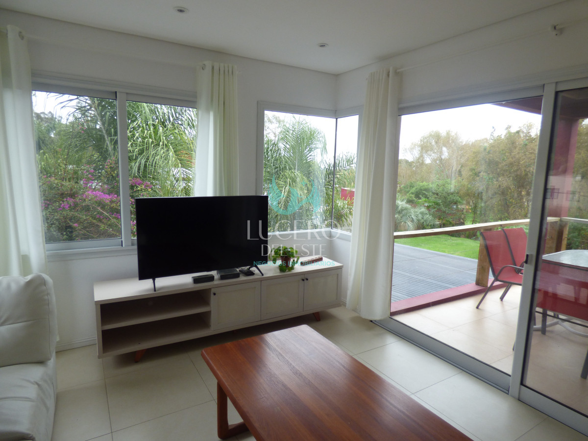 Casa ID.1541 - ALQUILO casa de 3 Dorm en el Tesoro