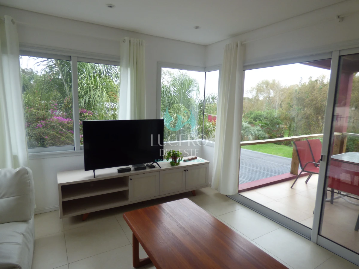 Casa ID.1541 - ALQUILO casa de 3 Dorm en el Tesoro