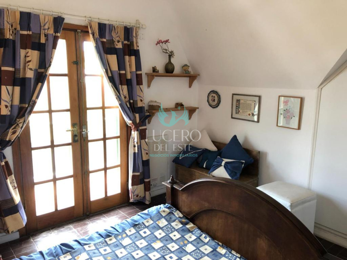 Casa ID.98 - Vendo Casa de 5 Ambientes en Montoya