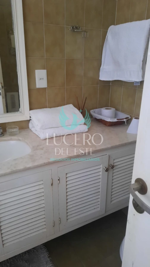 Casa ID.1713 - Alquiler anual casa de 5 Dorm 3 Baños 