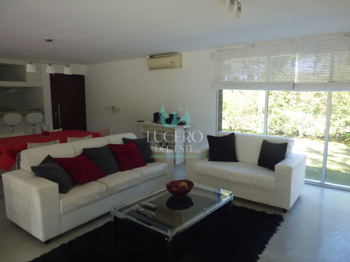 Casa ID.68 - Alquilo Casa 3 Dormitorios más Dependencia de Servicio 