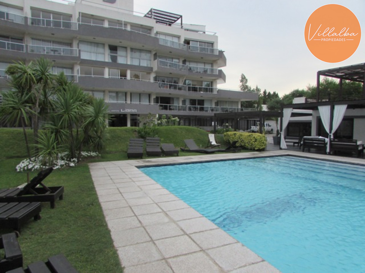Apartamento ID.2835 - Apartamento en primera línea playa Mansa - Punta del Este