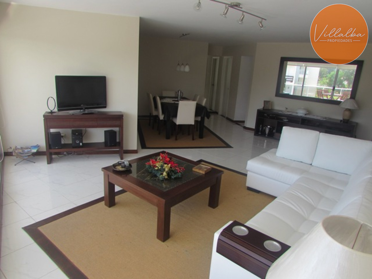 Apartamento ID.2835 - Apartamento en primera línea playa Mansa - Punta del Este