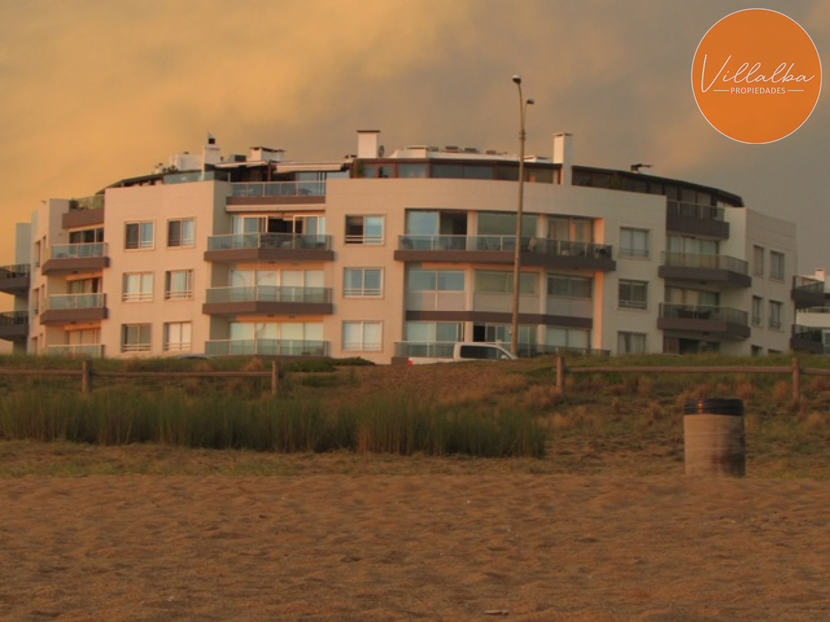 Apartamento ID.2835 - Apartamento en primera línea playa Mansa - Punta del Este