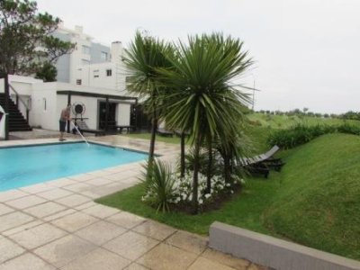 Apartamento en primera línea playa Mansa - Punta del Este