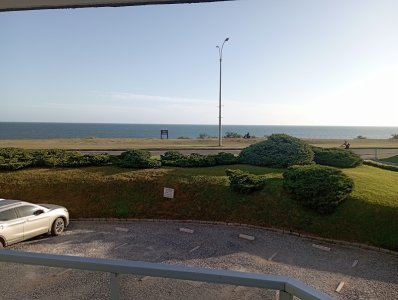 APARTAMENTO FRENTE AL MAR EN PLAYA MANSA PUNTA DEL ESTE 3 DORMITORIOS