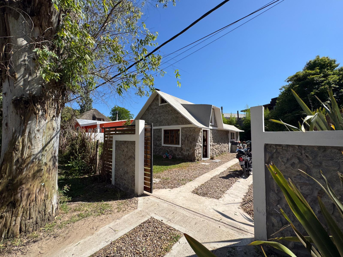 Venta de casa de 2 Dormitorios, reciclada, en El Tesoro, La Barra