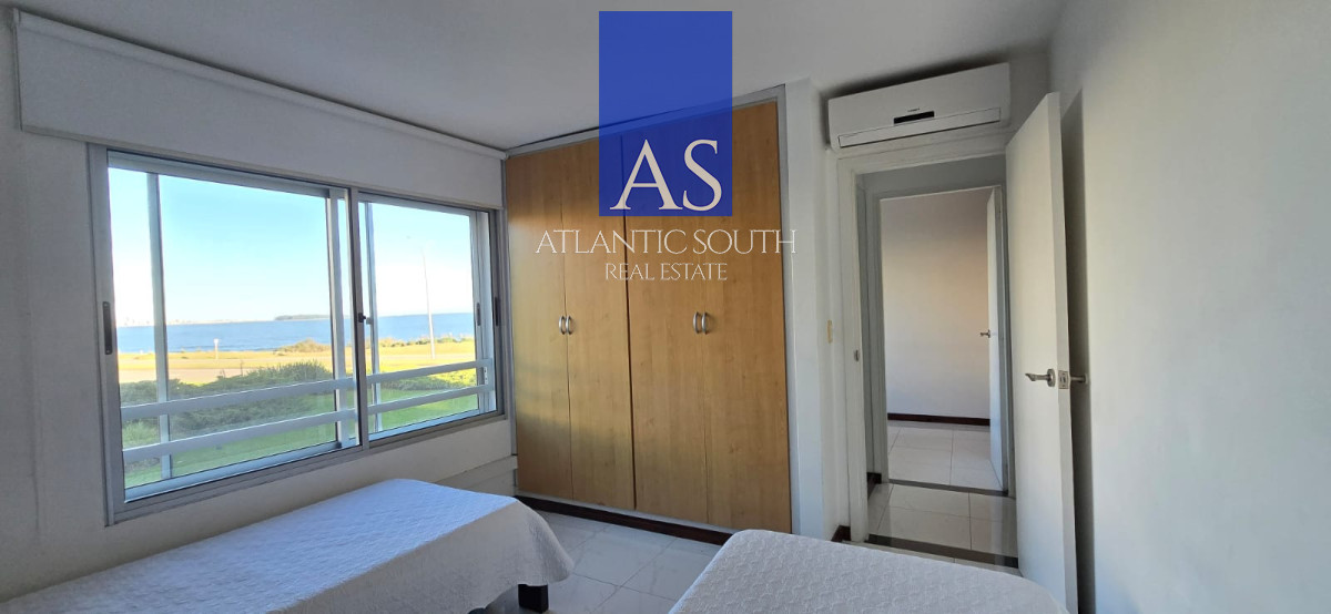 Apartamento ID.4496 - Apartamento 3 dormitorios frente al mar Playa Mansa Pinares moderno con cochera