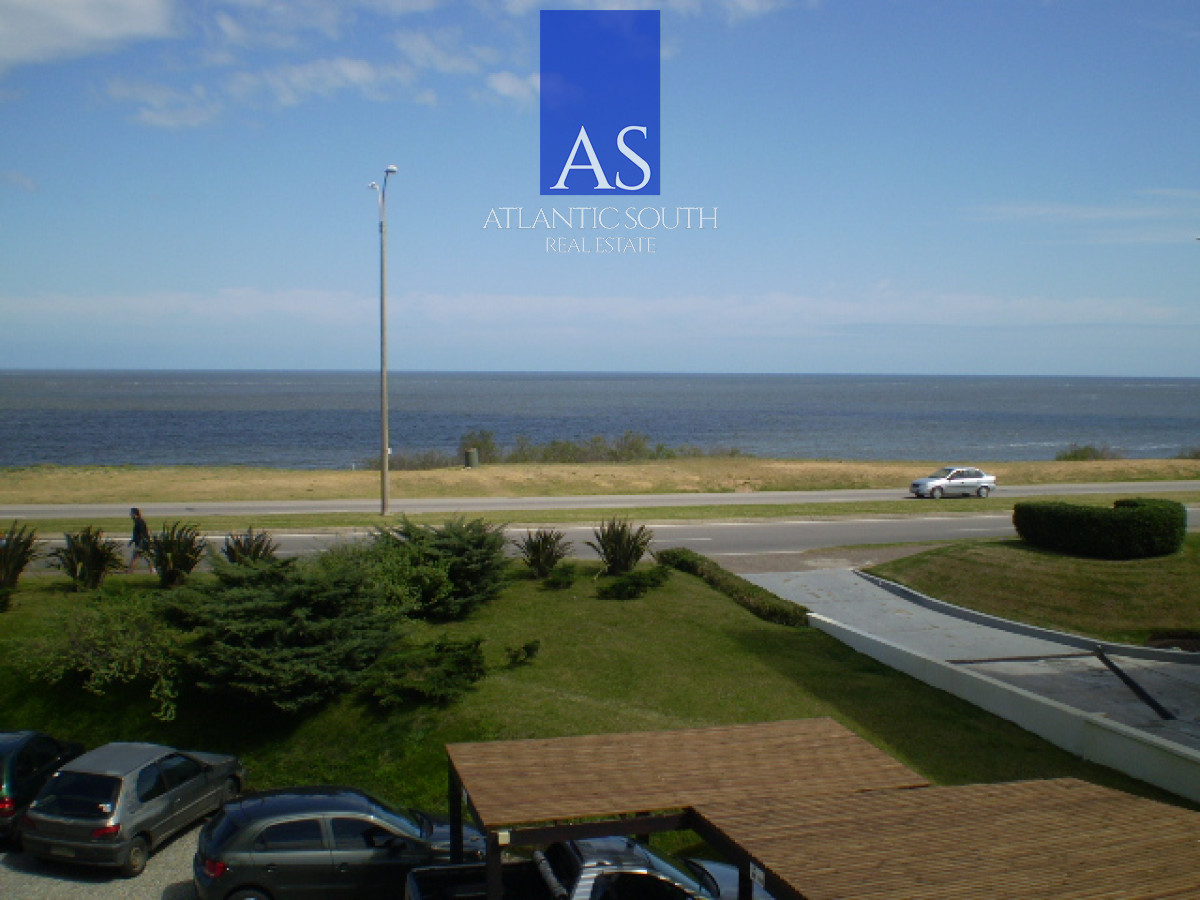 Apartamento ID.4654 - Apartamento moderno 3 dormitorios frente al mar primera línea Playa Mansa Pinares Punta del Este