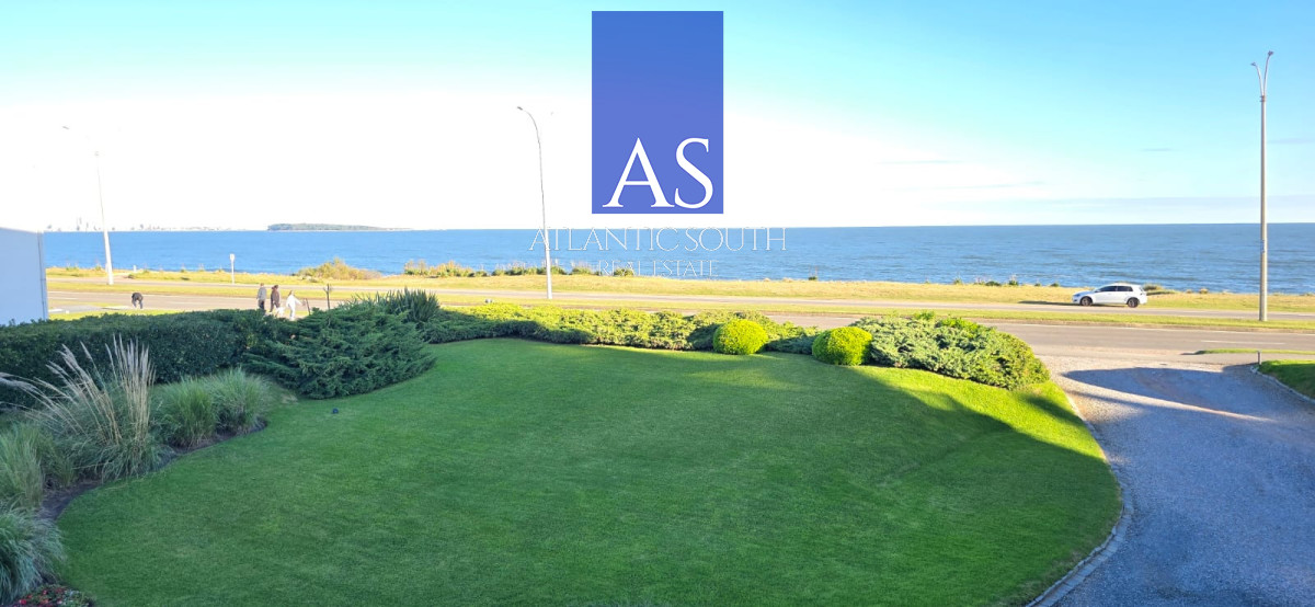 Apartamento ID.4496 - Apartamento 3 dormitorios frente al mar Playa Mansa Pinares moderno con cochera