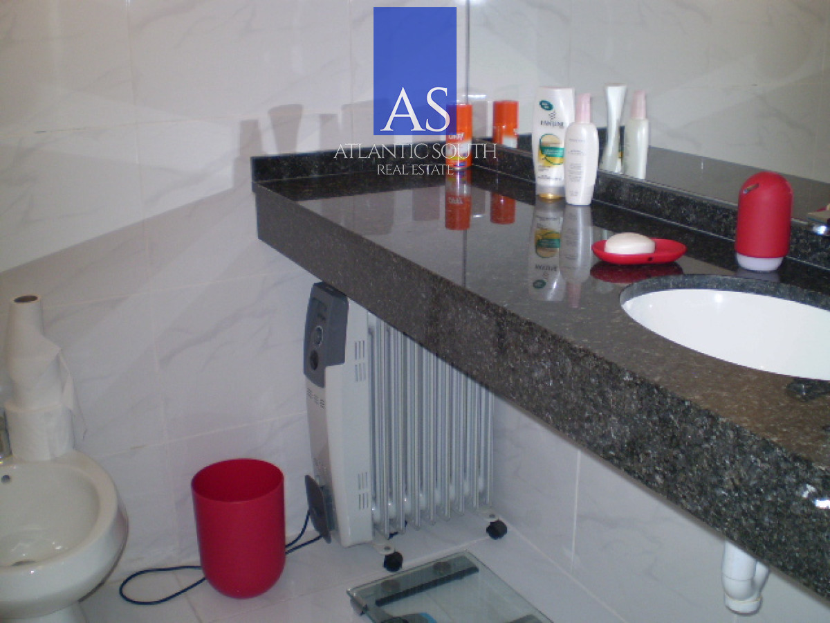 Apartamento ID.4654 - Apartamento moderno 3 dormitorios frente al mar primera línea Playa Mansa Pinares Punta del Este