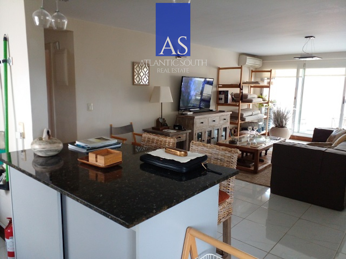 Apartamento ID.4654 - Apartamento moderno 3 dormitorios frente al mar primera línea Playa Mansa Pinares Punta del Este