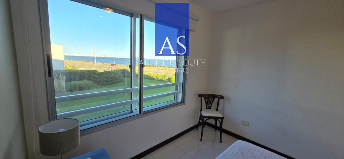 Apartamento ID.4496 - Apartamento 3 dormitorios frente al mar Playa Mansa Pinares moderno con cochera