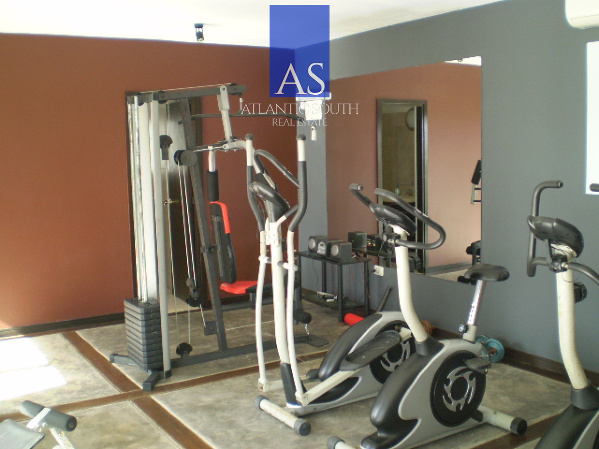 Apartamento ID.4654 - Apartamento moderno 3 dormitorios frente al mar primera línea Playa Mansa Pinares Punta del Este