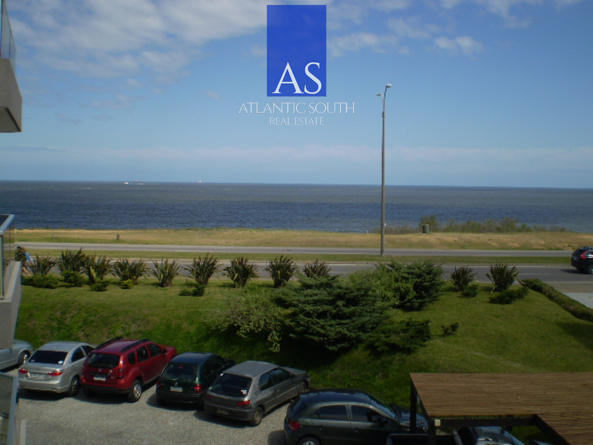 Apartamento ID.4654 - Apartamento moderno 3 dormitorios frente al mar primera línea Playa Mansa Pinares Punta del Este