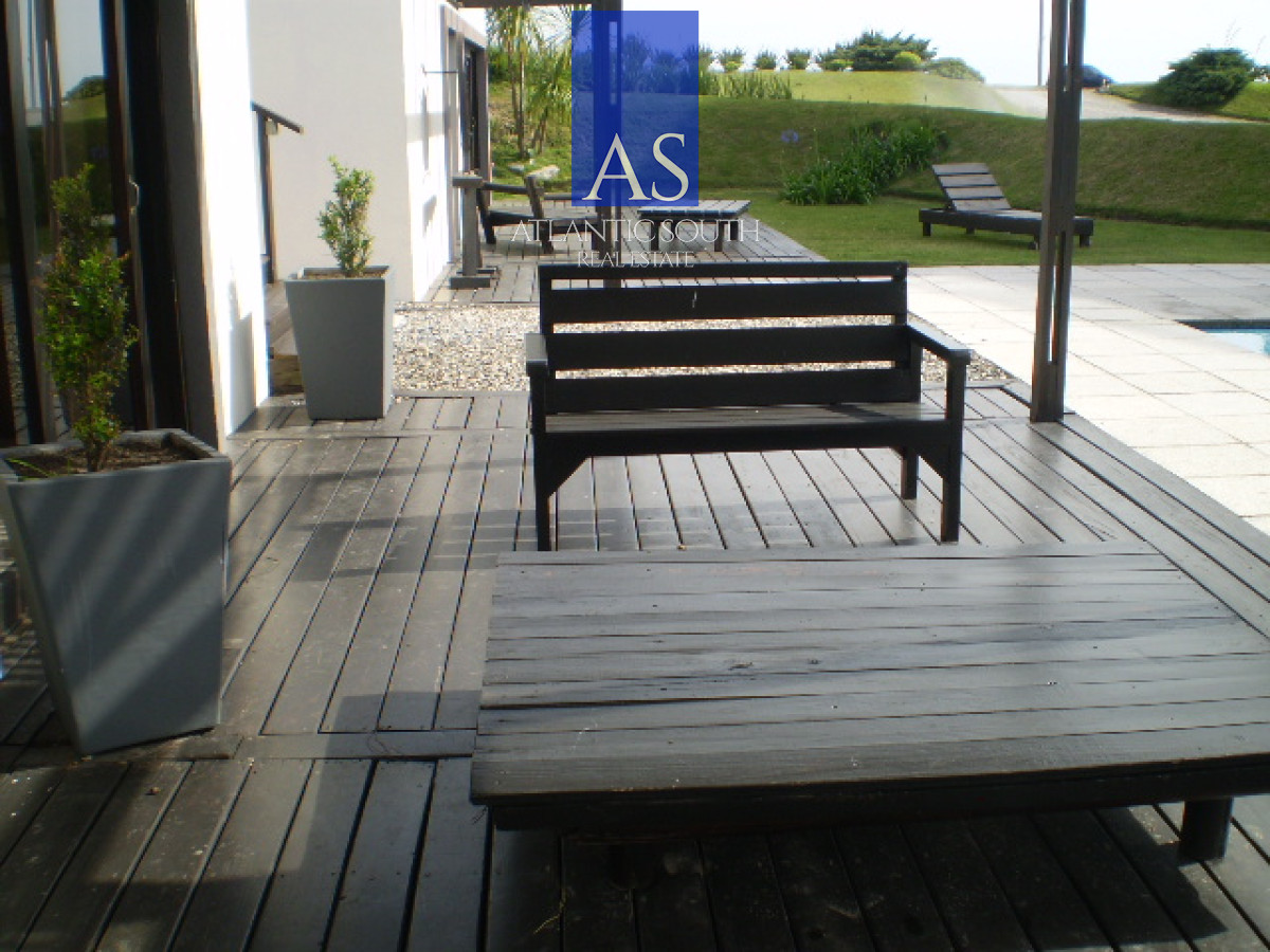 Apartamento ID.4654 - Apartamento moderno 3 dormitorios frente al mar primera línea Playa Mansa Pinares Punta del Este