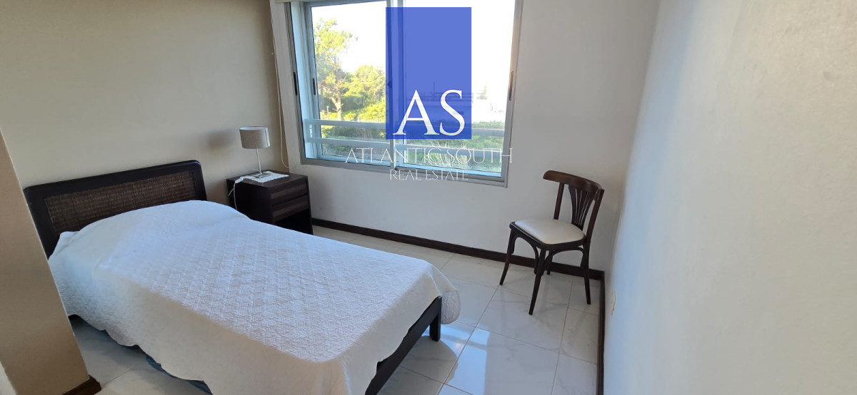 Apartamento ID.4496 - Apartamento 3 dormitorios frente al mar Playa Mansa Pinares moderno con cochera