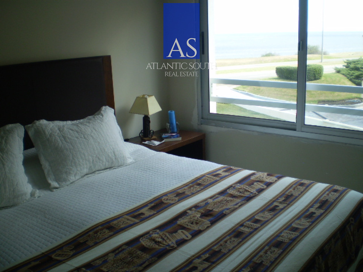 Apartamento ID.4654 - Apartamento moderno 3 dormitorios frente al mar primera línea Playa Mansa Pinares Punta del Este