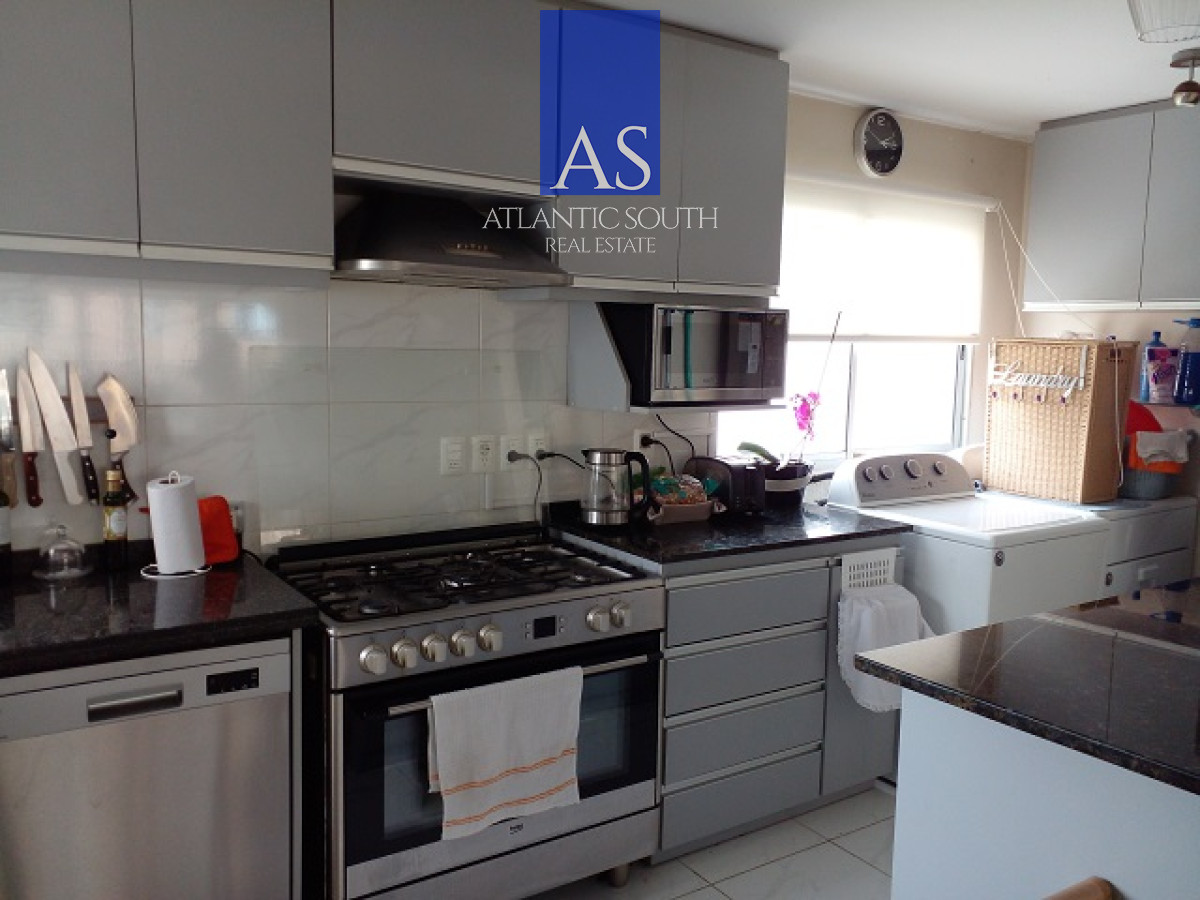 Apartamento ID.4654 - Apartamento moderno 3 dormitorios frente al mar primera línea Playa Mansa Pinares Punta del Este