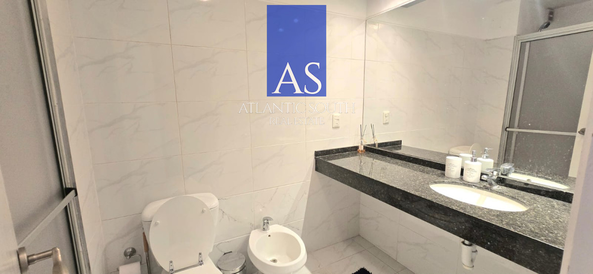 Apartamento ID.4496 - Apartamento 3 dormitorios frente al mar Playa Mansa Pinares moderno con cochera