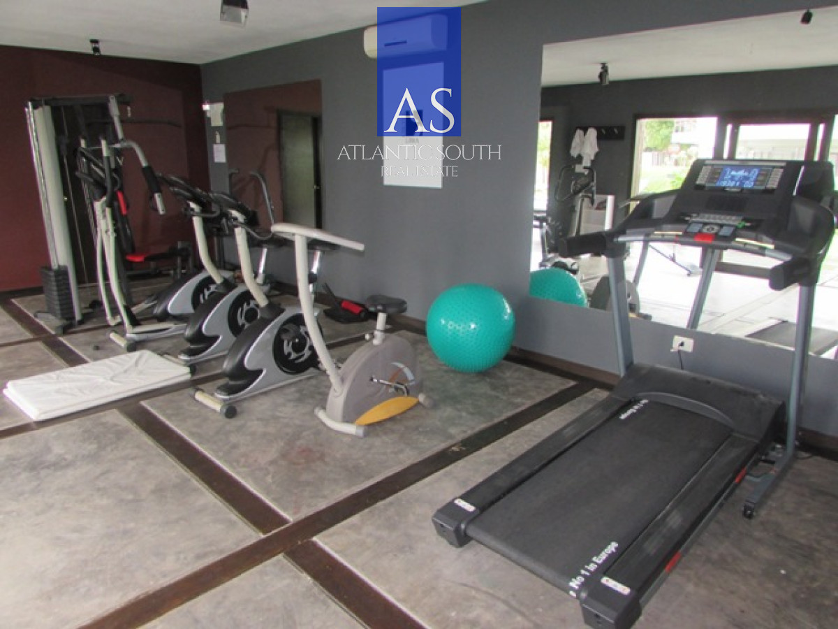 Apartamento ID.4496 - Apartamento 3 dormitorios frente al mar Playa Mansa Pinares moderno con cochera
