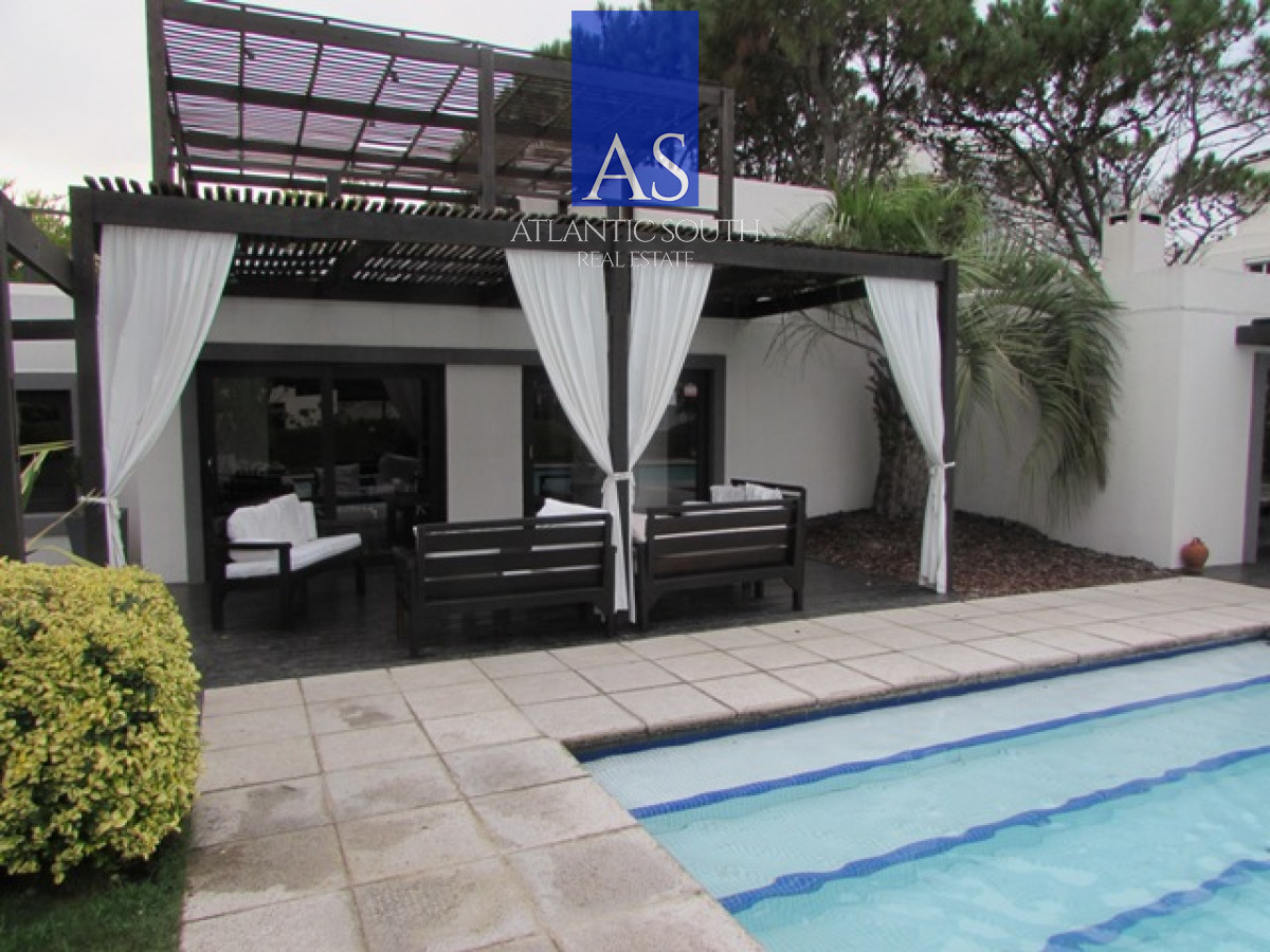 Apartamento ID.4496 - Apartamento 3 dormitorios frente al mar Playa Mansa Pinares moderno con cochera