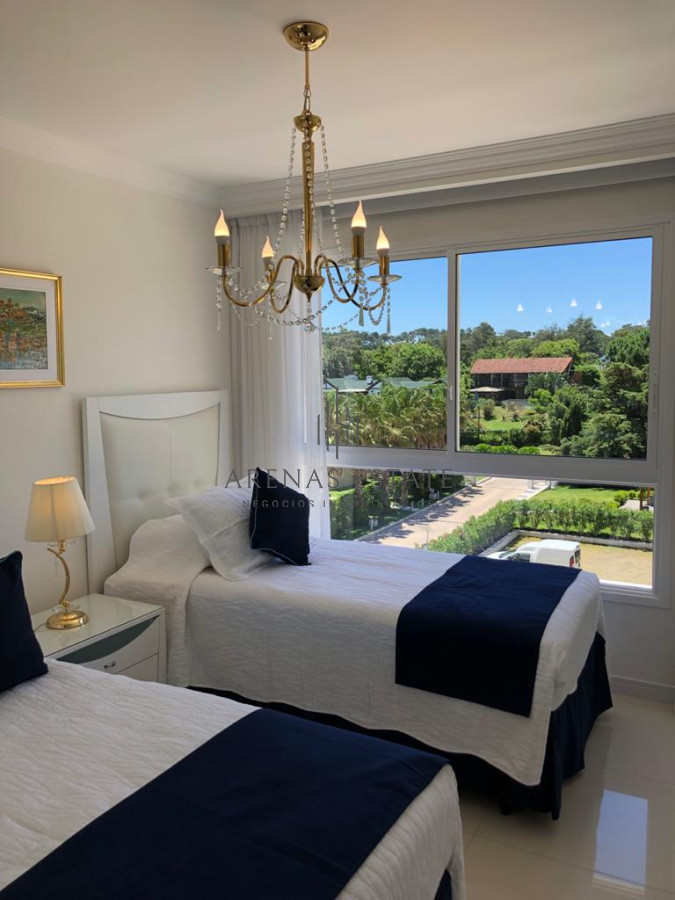 Apartamento ID.3356 - Apartamento en venta de 3 dormitorios en Punta del Este 