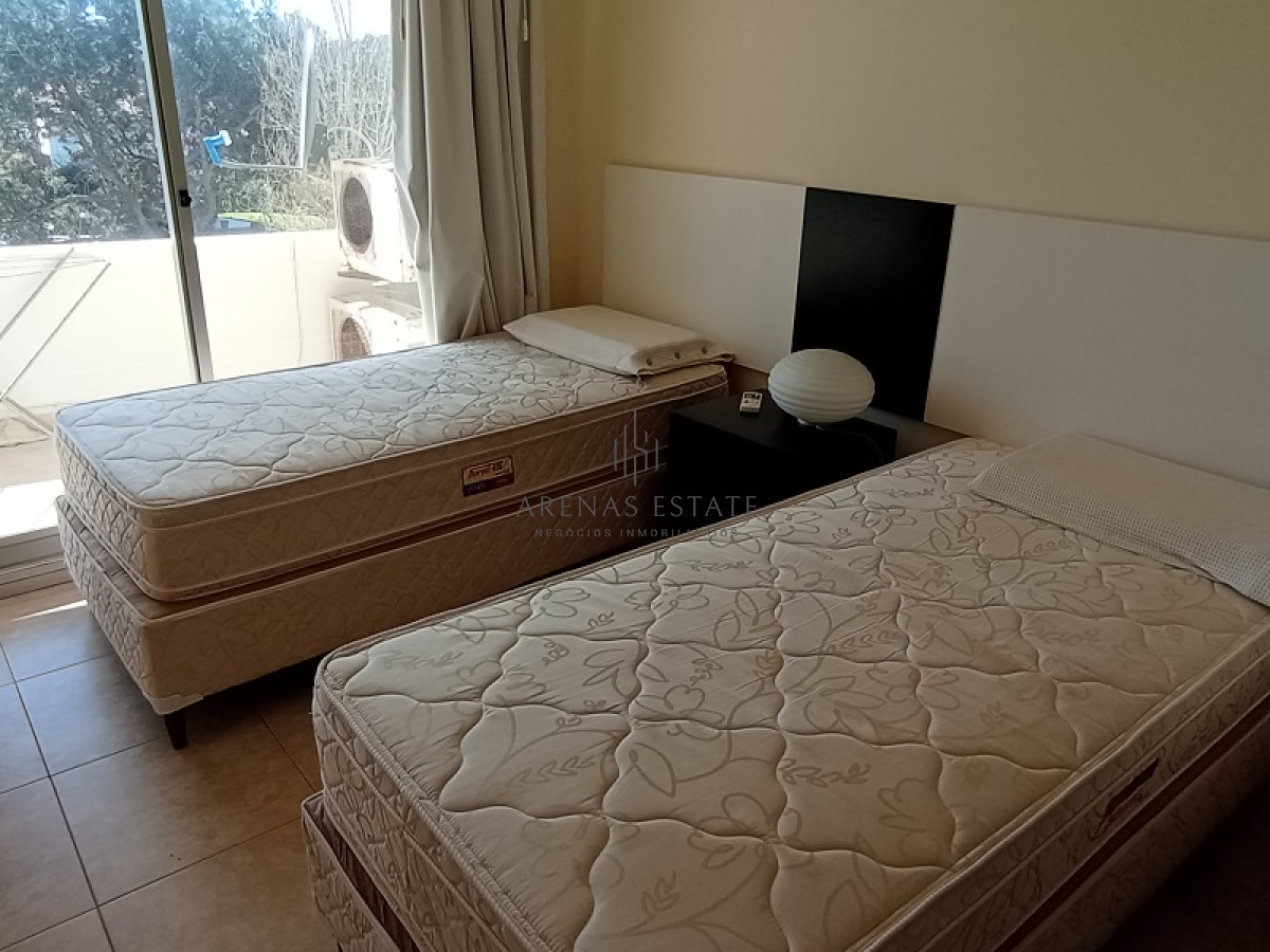 Apartamento ID.3272 - Apartamento de 2 dormitorios en venta , Primera lInea , Punta del Este 