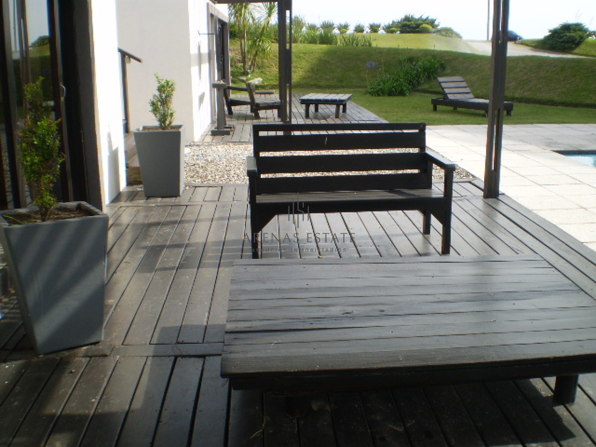 Apartamento ID.3272 - Apartamento de 2 dormitorios en venta , Primera lInea , Punta del Este 