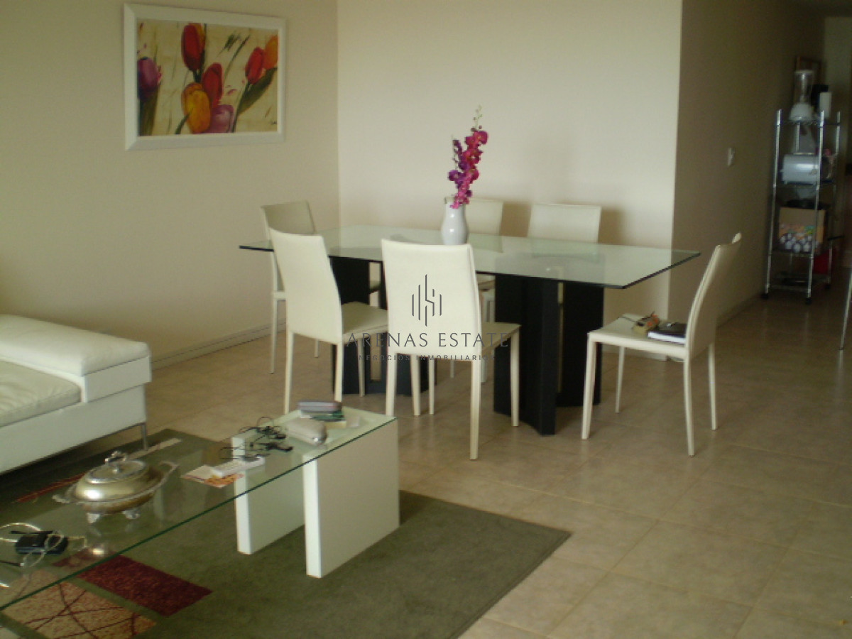 Apartamento ID.3272 - Apartamento de 2 dormitorios en venta , Primera lInea , Punta del Este 