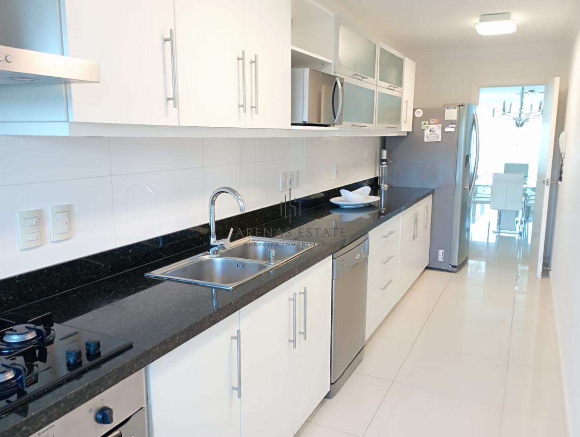 Apartamento ID.3356 - Apartamento en venta de 3 dormitorios en Punta del Este 