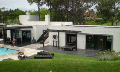 Venta monoambiente frente al mar con patio.