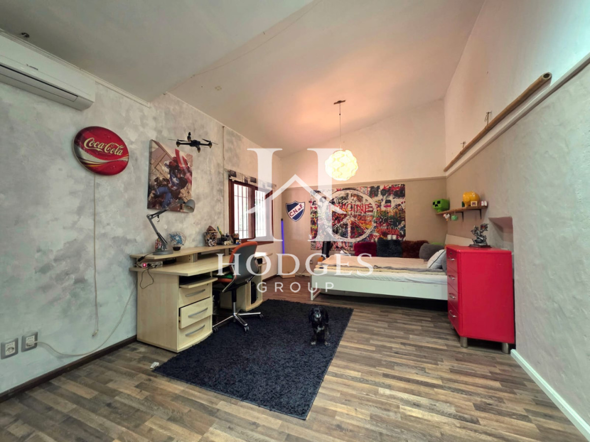 Casa ID.581 - Propiedad única de excelente construcción en Burnett, gran terreno 