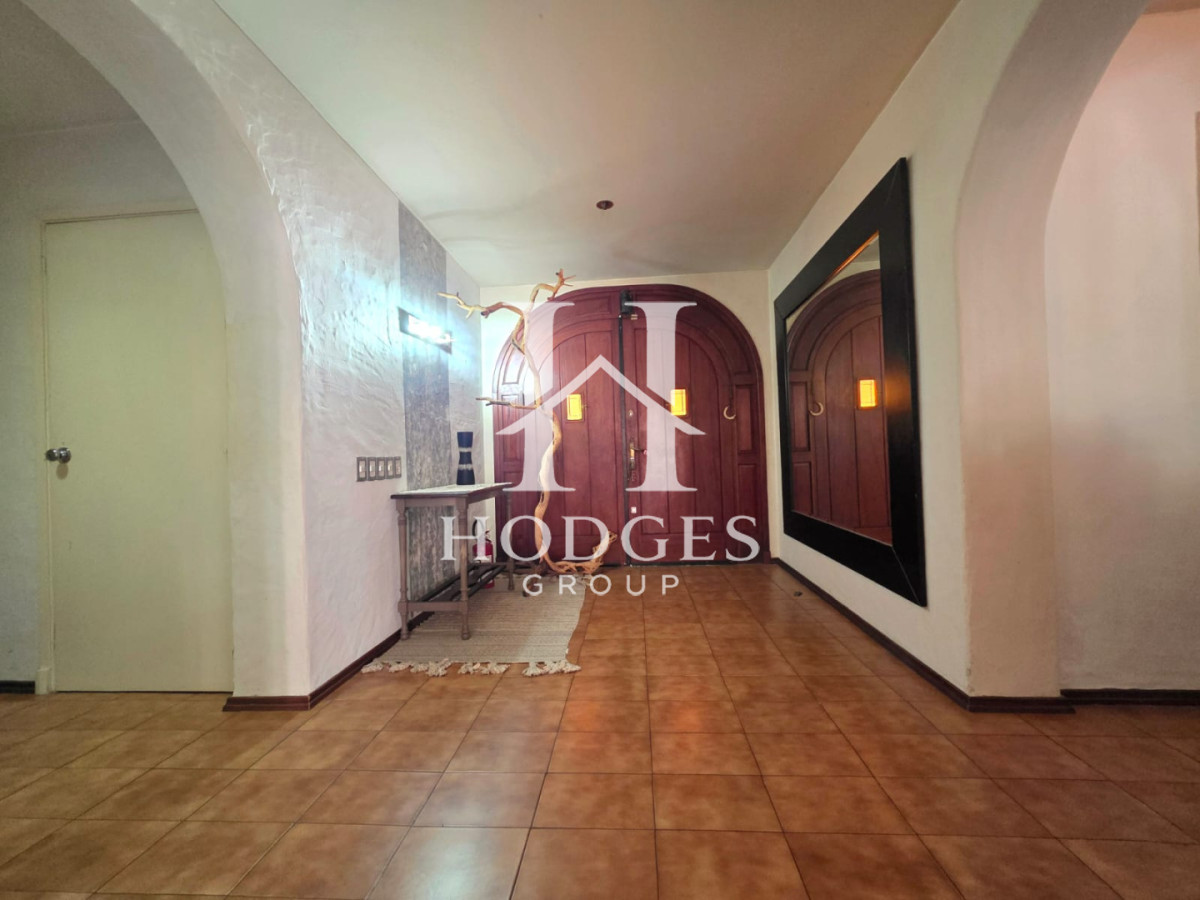 Casa ID.581 - Propiedad única de excelente construcción en Burnett, gran terreno 